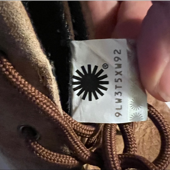 UGG Treadlite Canoe Chukka Boots Sneakers Boys Size 5 / EUR 35 Waterproof - Picture 9 of 9